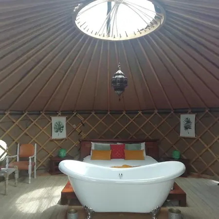 Luna Stella Yurt With Bath. Сasa de vacaciones Pianella (Siena)
