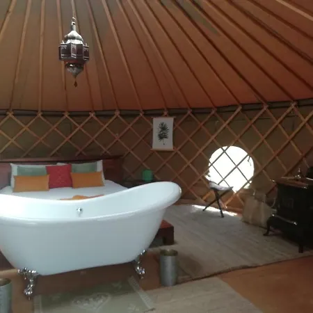 Сasa de vacaciones Luna Stella Yurt With Bath. *