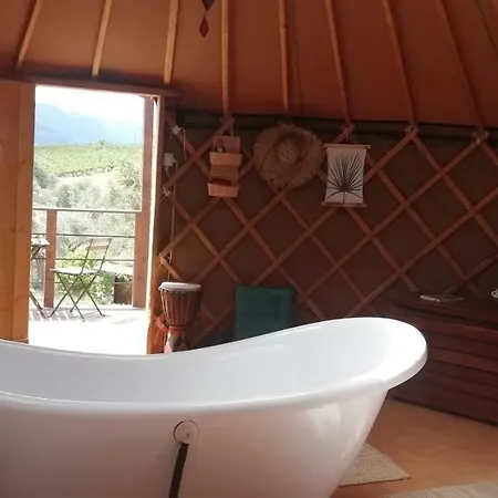 Сasa de vacaciones Luna Stella Yurt With Bath. *